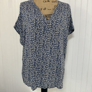 GAP Top Women’s Large Blue Floral Short Sleeve V-Neck Blouse