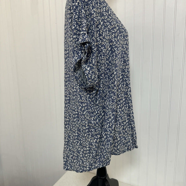 GAP Top Women’s Large Blue Floral Short Sleeve V-Neck Blouse
