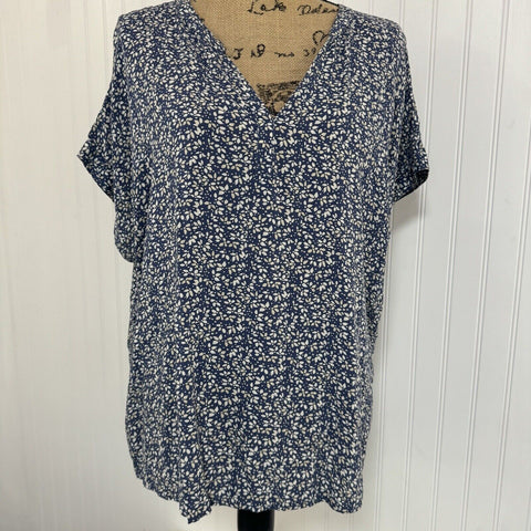 GAP Top Women’s Large Blue Floral Short Sleeve V-Neck Blouse